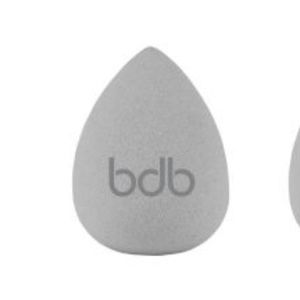 BILLION DOLLAR BEAUTY Charcoal Beauty Sponge